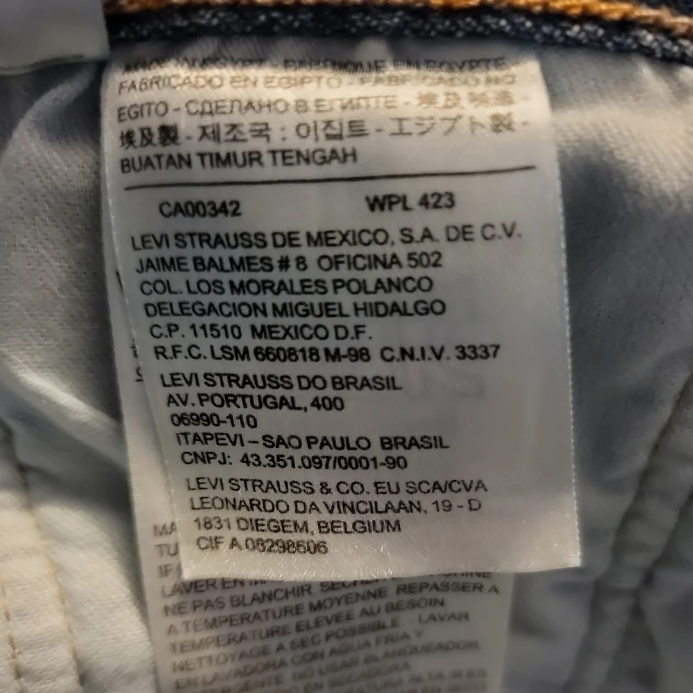 Levi Strauss & Co 501 button fly blue jeans size 42×32